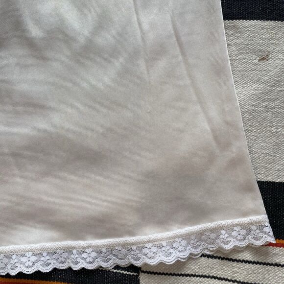 Vintage Warner’s Blush Lace Trim Slip Skirt. Medium. USA. Whimsygoth. Boho. - Picture 5 of 10